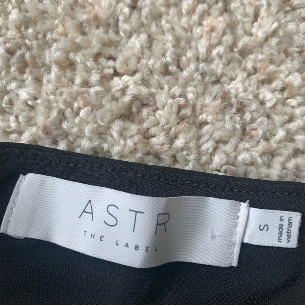 Astr the label black cowl neck bodysuit - Picture 12 of 13